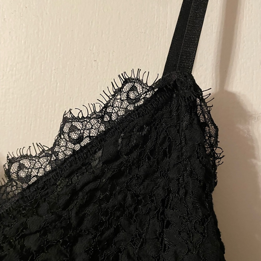 Black laced tank top - Picture 2 of 3